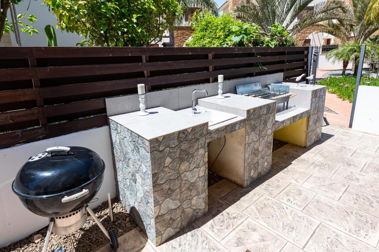 Villa Alexandra Ayia Napa Exteriör bild