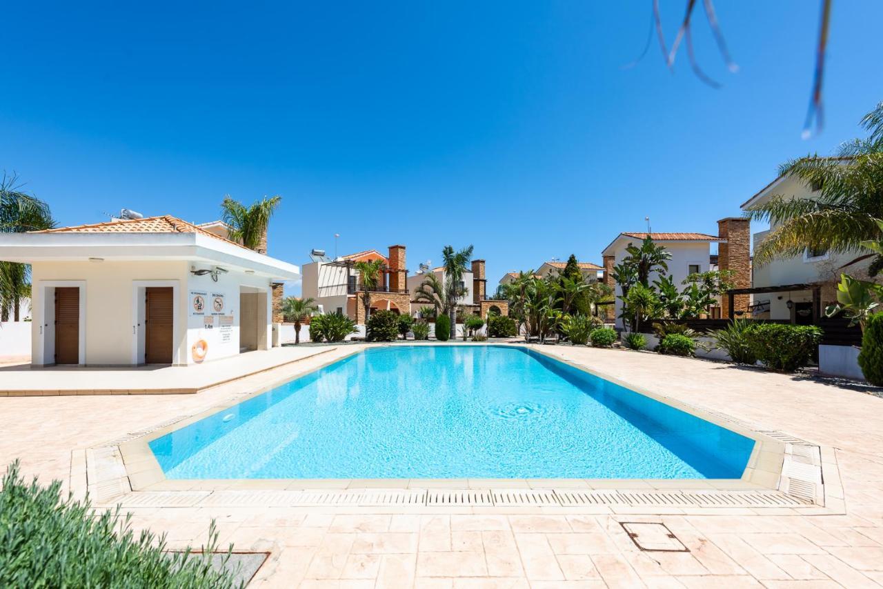 Villa Alexandra Ayia Napa Exteriör bild